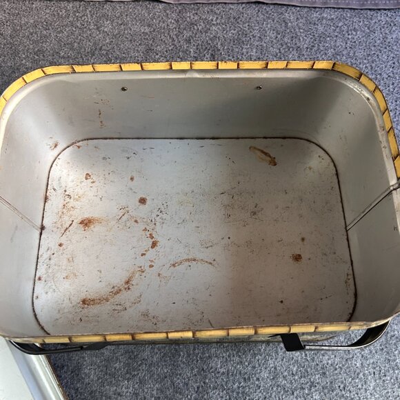 VTG METAL TIN TAN WOVEN WEAVE PATTERN PICNIC BASKET W/ HANDLES 13”x5”x 8.5” - Picture 7 of 16